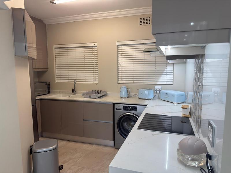 2 Bedroom Property for Sale in Sea Point Western Cape